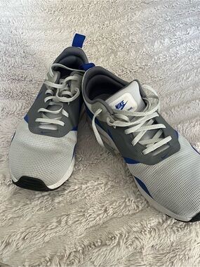 Nike Men's Gray and Blue Air Max Lightweight Sneakers Size 11